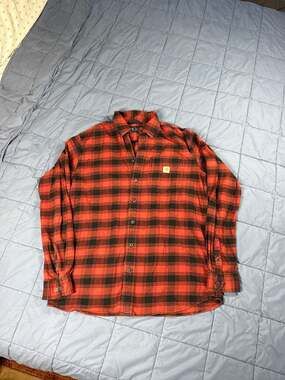 Carhartt Men's Relaxed Fit Midweight Flannel Long-Sleeve Plaid Shirt in Red